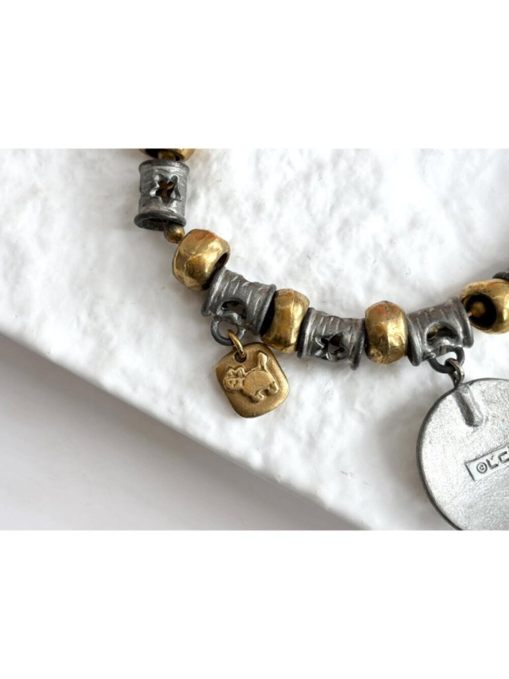 Liz Clairborne Gold & Silver Toned Beaded Terre Earth Medallion Pendant Bracelet - Picture 10 of 16